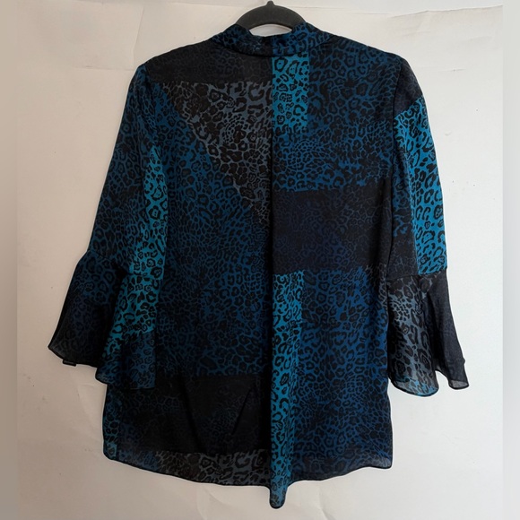 Elie Tahari NWOT “Judith” 100% Silk Animal Print Blouse Size Small. Blue & Black - Picture 16 of 16